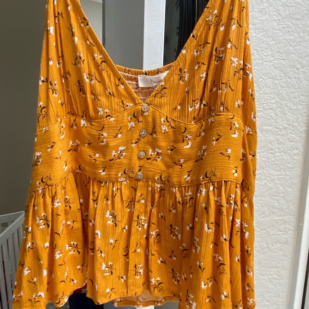 Yellow flower flowy tank top!